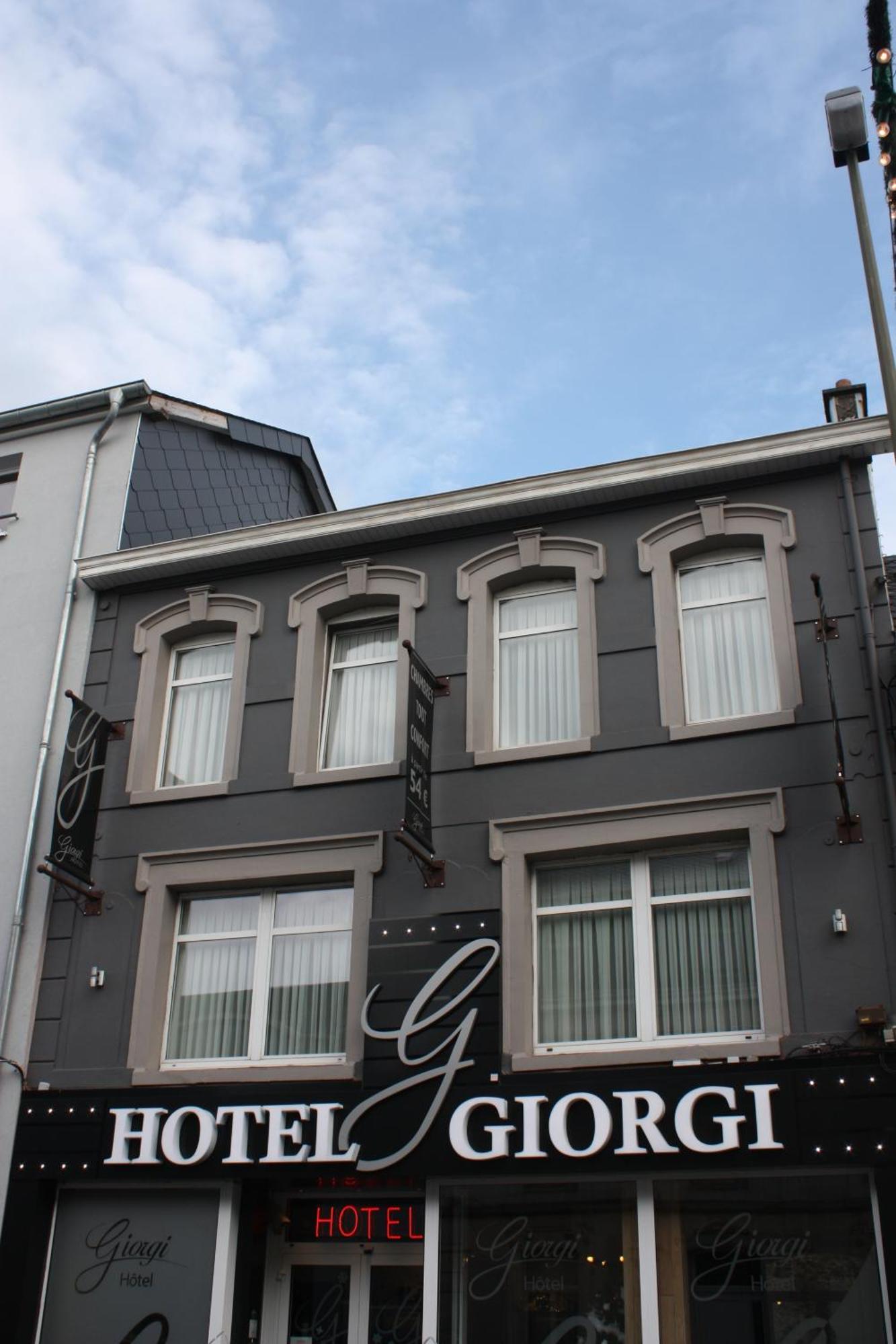 Hotel Giorgi Et Logements Insolites-Jacuzzi Prive Bastogne Exterior photo