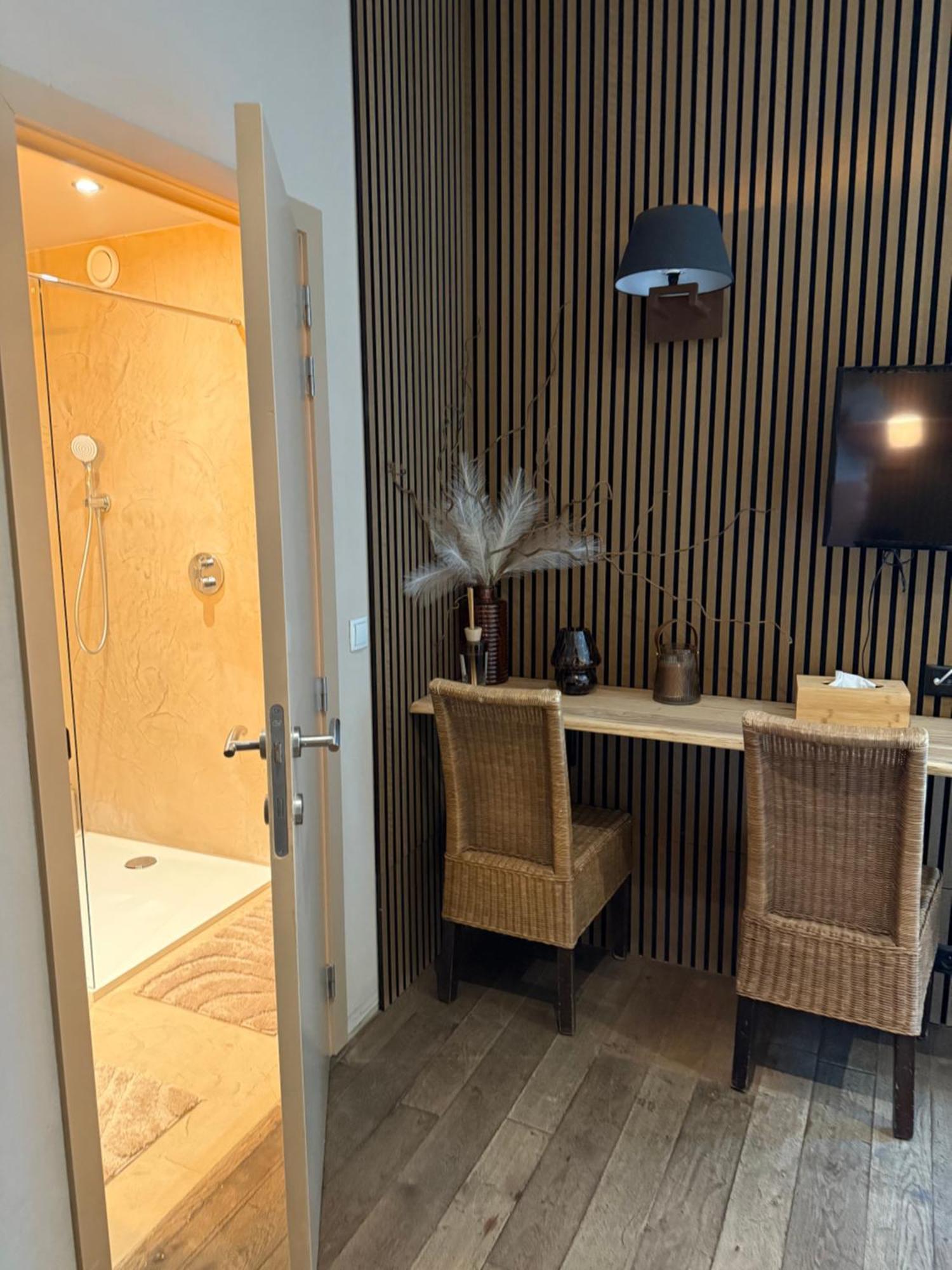 Hotel Giorgi Et Logements Insolites-Jacuzzi Prive Bastogne Exterior photo