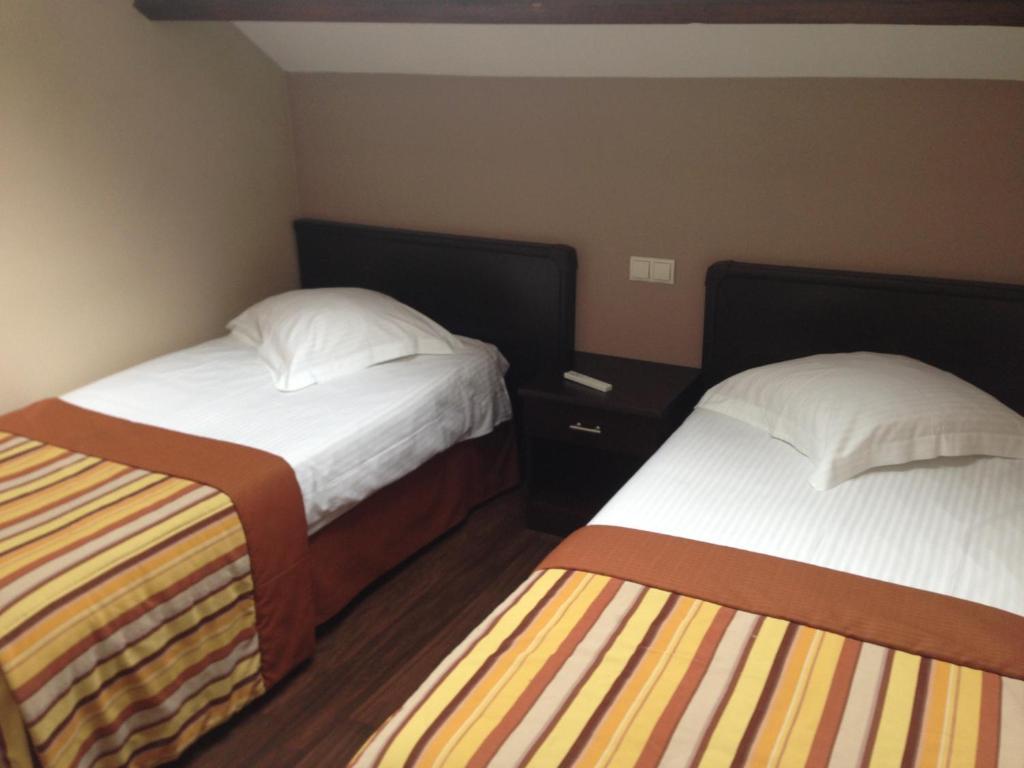 Hotel Giorgi Et Logements Insolites-Jacuzzi Prive Bastogne Room photo